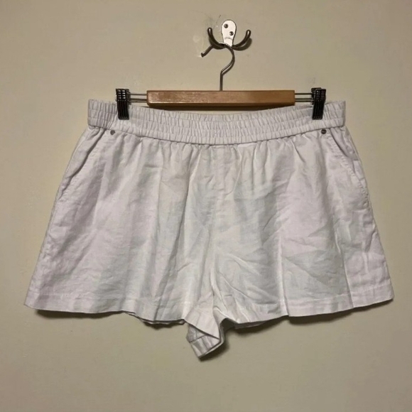 Michael Kors Pants - High Waist White Shorts with Relaxed Fit